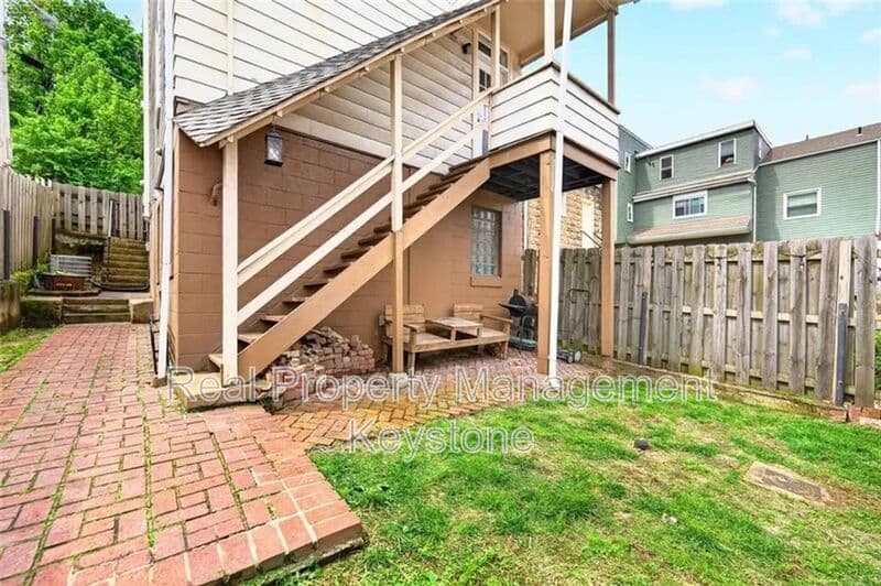 Pittsburgh House: 2835 Edwards Way
