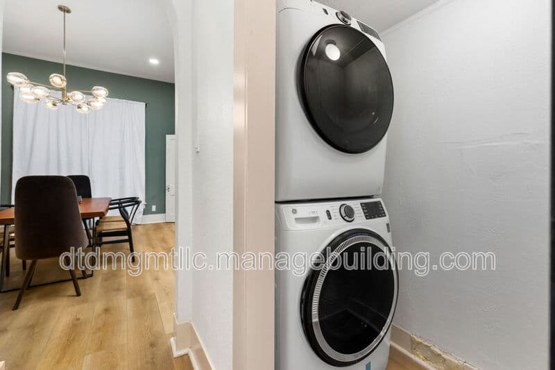 San Antonio Condo: 110 East Craig Place