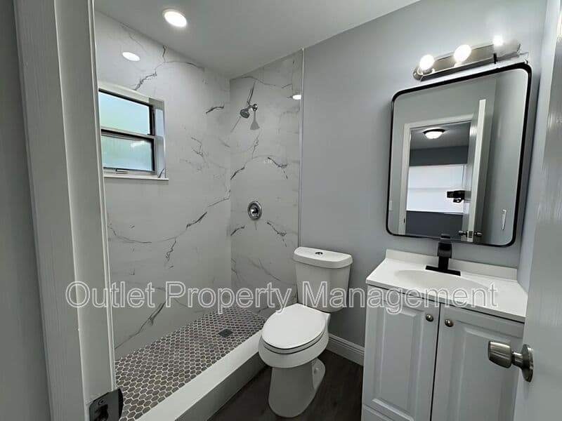 DeLand House: 442 S Hill Avenue