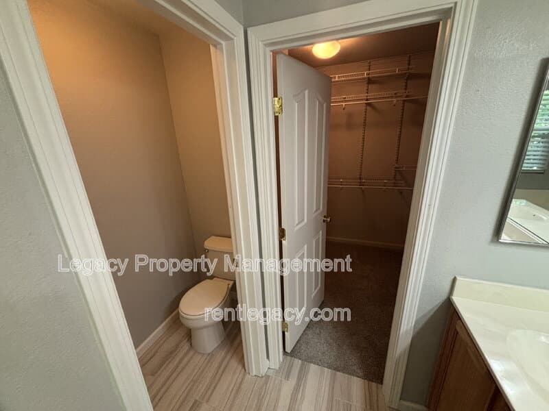 Folsom Condo: 108 Esplanade Circle