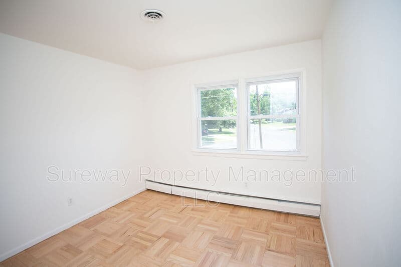 Cherry Hill House: 455 Chapel Ave E