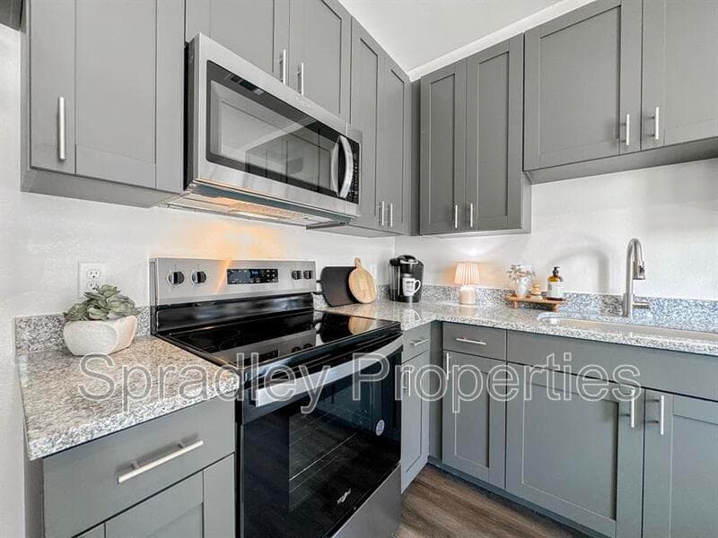 Belton Condo: 710 Shine St.