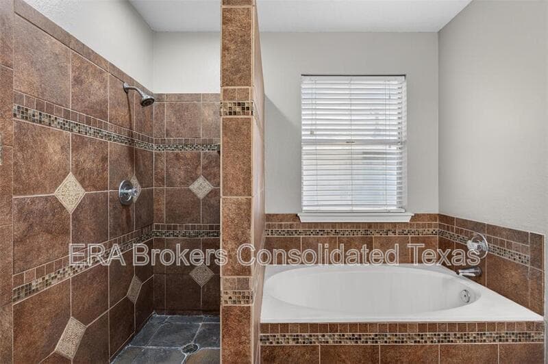 Austin House: 7601 Windrush Dr