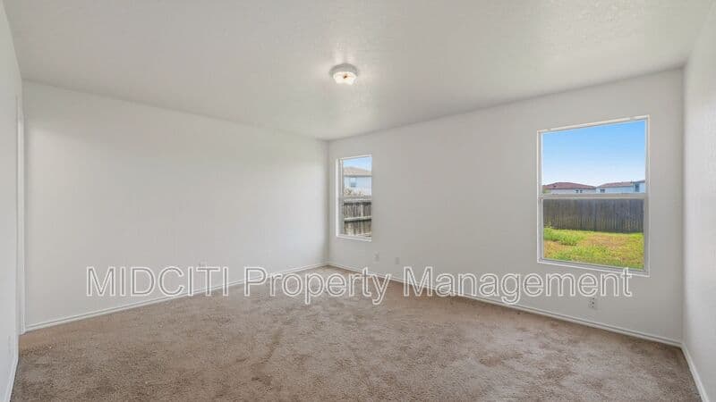 New Braunfels House: 3248 Northwest Blvd