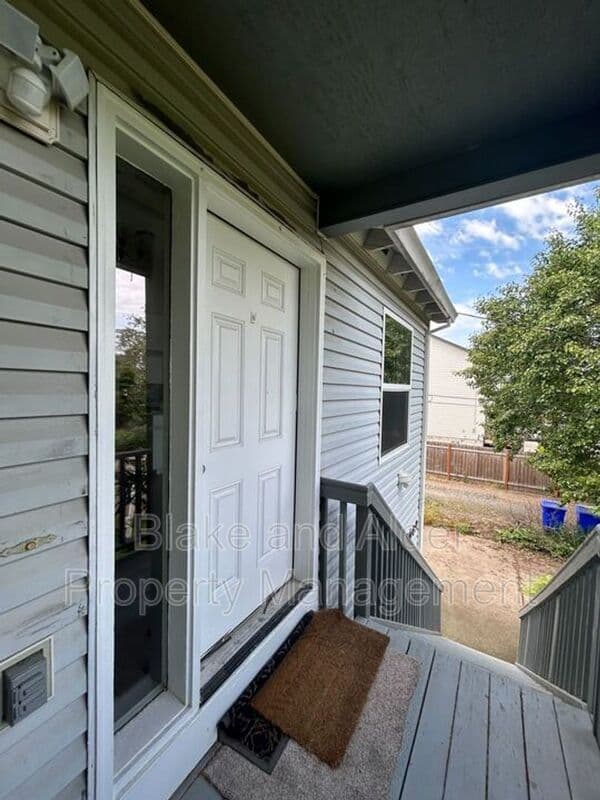 Portland House: 5609 SE 117TH Ave