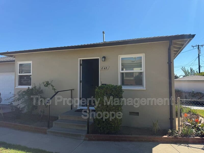 Ventura House: 245 Lynn Drive