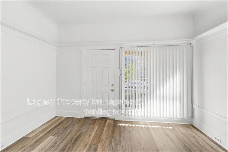Sacramento Condo: 4925 11th Ave