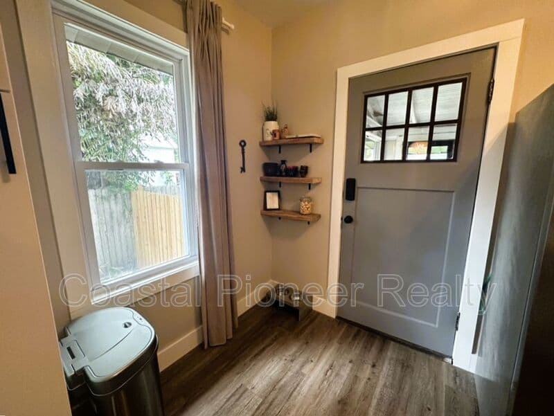 Tampa House: 115 W Plymouth St