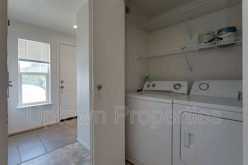 Portland House: 228 SE 106th Ave