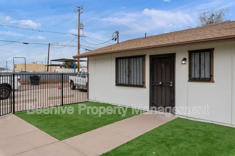 Phoenix House: 1634 E Monroe St