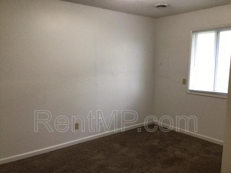 Mt Pleasant Townhome: 722 W Broomfield - Unit J02