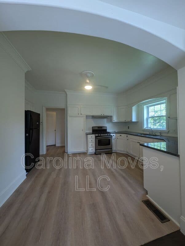 Greenville House: 38 Blake St