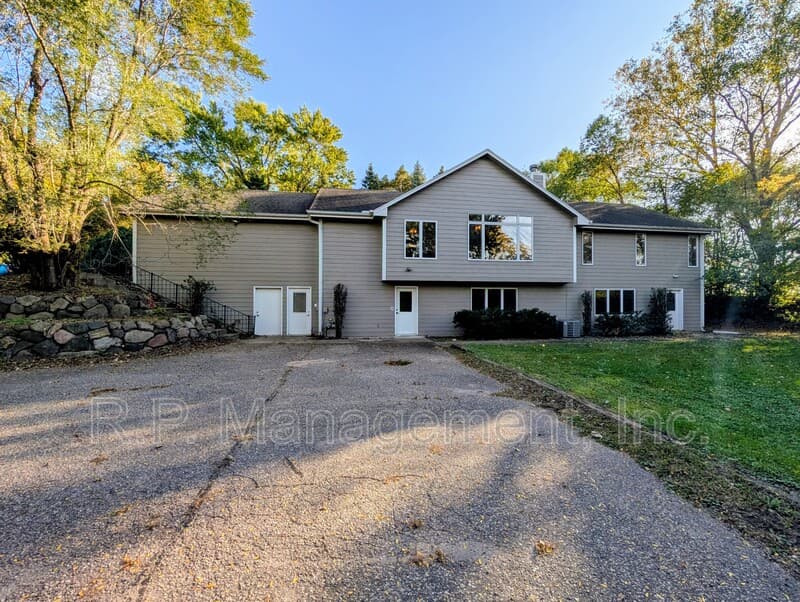 Minnetonka House: 4626 Linnea Ln