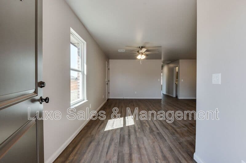 Edmond House: 400 Keiths Way