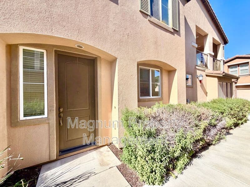 Temecula House: 28075 Calle Bonita