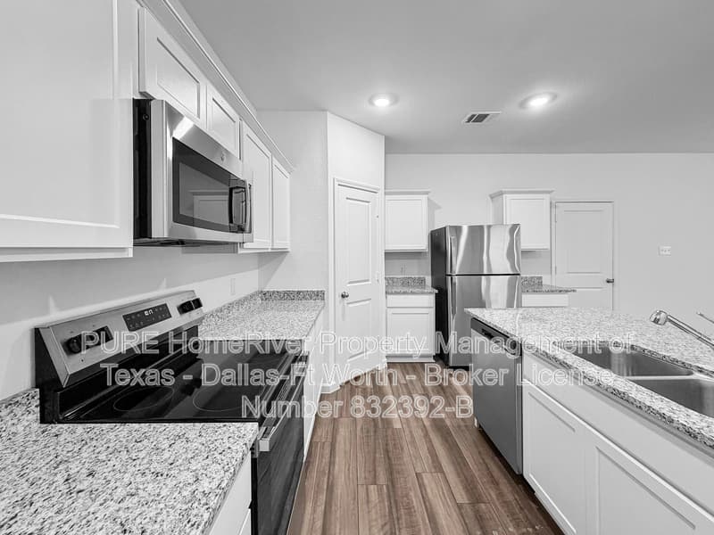 Melissa House: 2213 Burnwood St