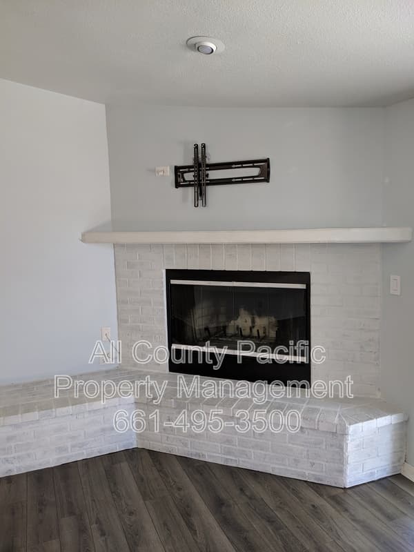 Santa Clarita House: 27254 Walnut Springs