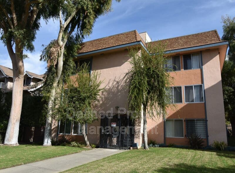 Los Angeles Condo: 1522 S. St Andrews Place