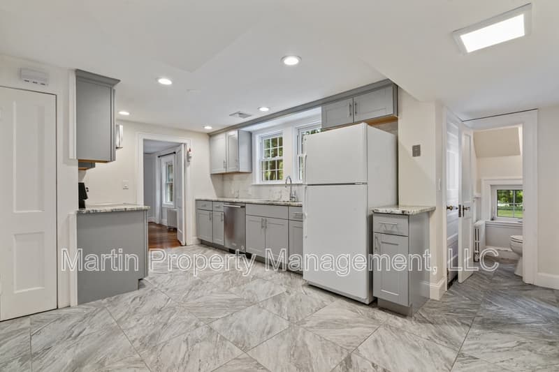Lexington House: 14 Gleason Road