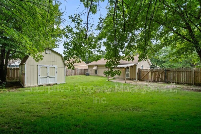 Memphis House: 7103 Tagen Dr