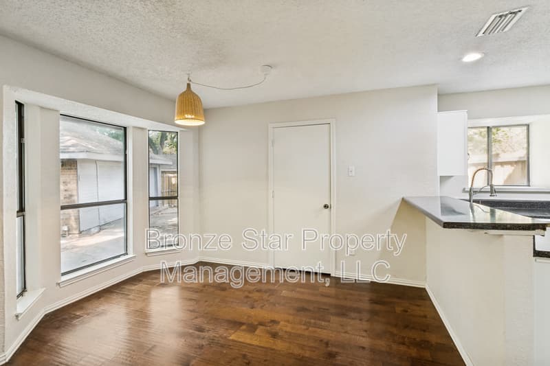 Dallas House: 4710 Fallon Place