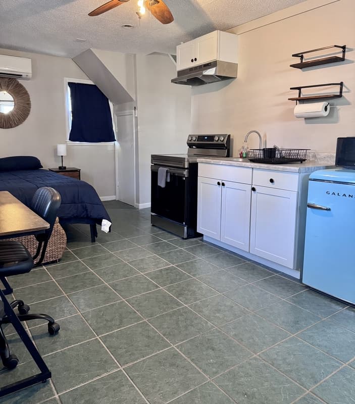 Greenville House: 1105 West Rock Spring Road - B-APT
