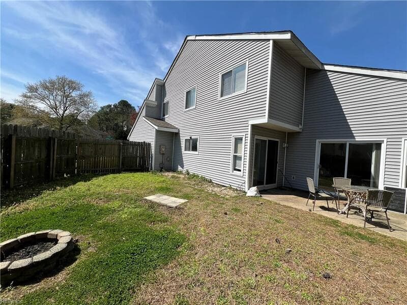 Virginia Beach House: 5397 Chatham Lake Drive