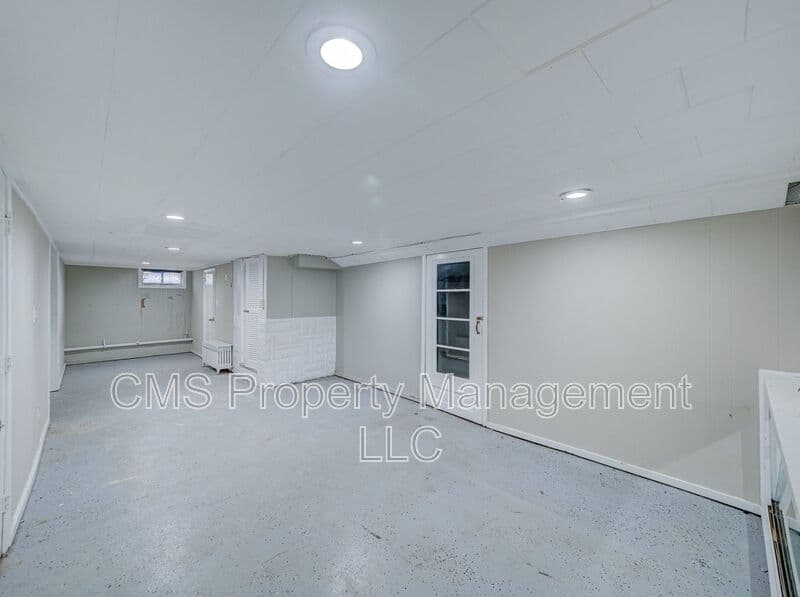 Manville House: 719 Newark Ave