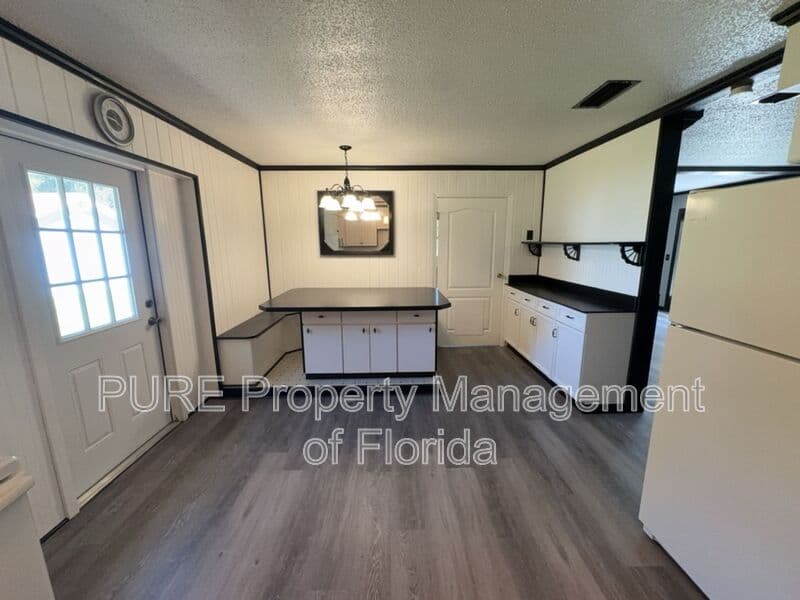 Ocklawaha House: 12300 SE 128th CT