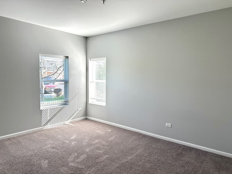 East Dundee Condo: 809 E Main St