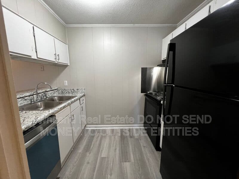 Fayetteville House: 5853-H Century Oaks Drive