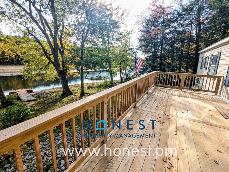 West Gardiner House: 107 Woodland Dr