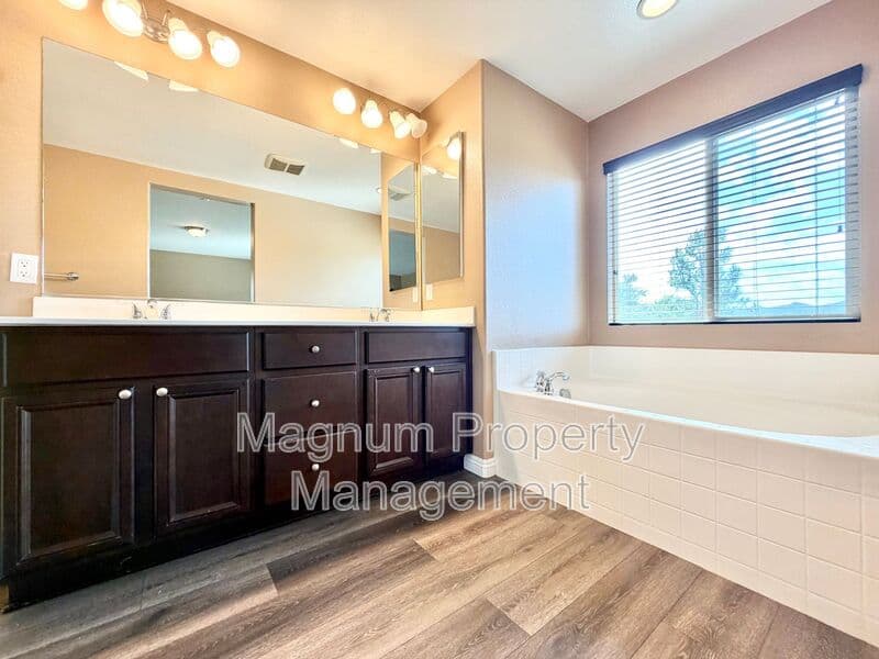 Lake Elsinore House: 34089 Dianthus Ln