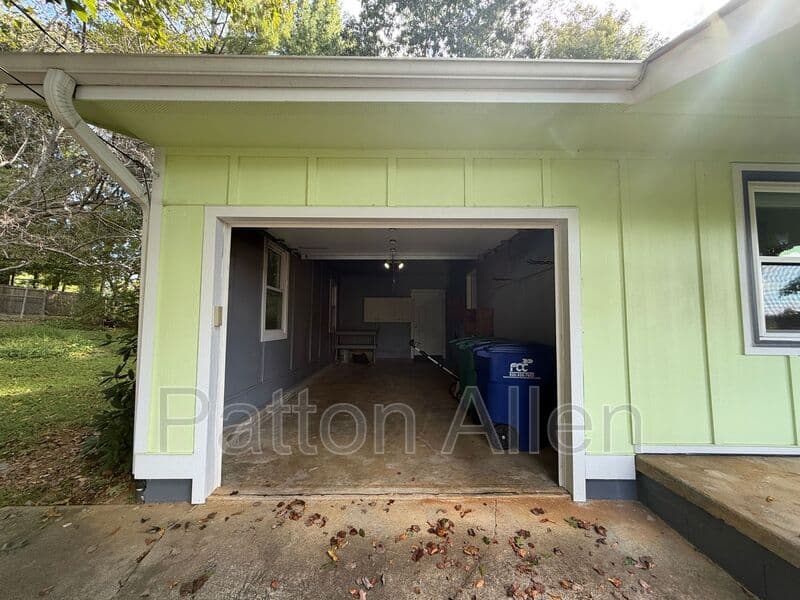 Fairview House: 14 Fox Run Pl