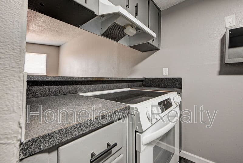Edmond Condo: 1012 Chartrand Ave