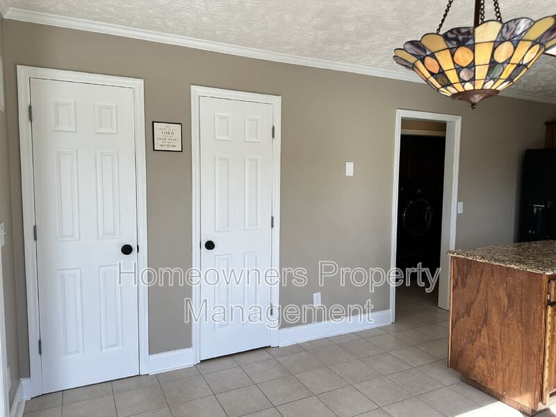 Fayetteville House: 6521 Ryefield Dr