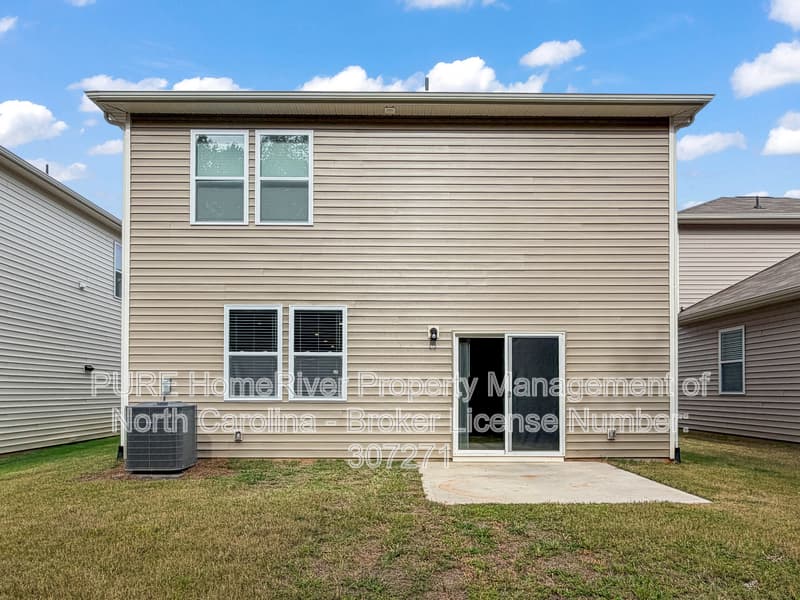 Hickory House: 2948 31st St Ln NE