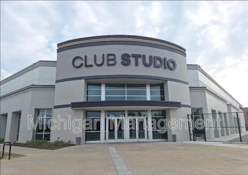 Birmingham Condo: 2727 E Maple Rd