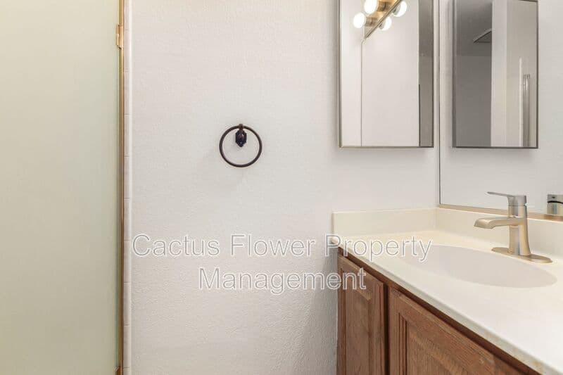 Phoenix House: 13204 S 38Th Pl