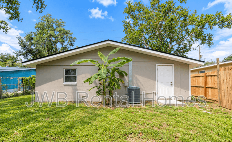 Jacksonville House: 8740 Free Ave