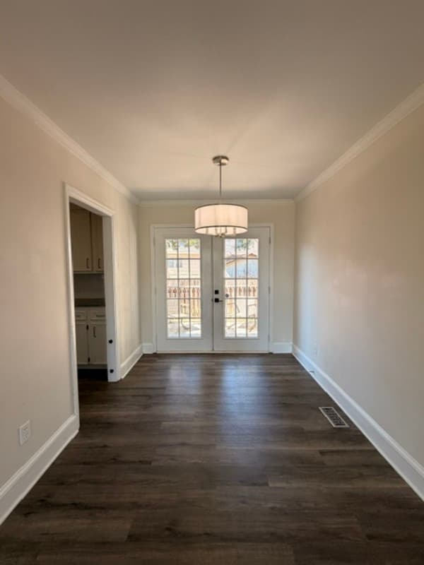 Columbia House: 224 Cambridge Lane Road