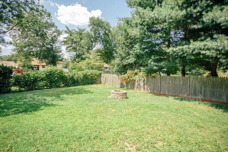 Cherry Hill House: 455 Chapel Ave E