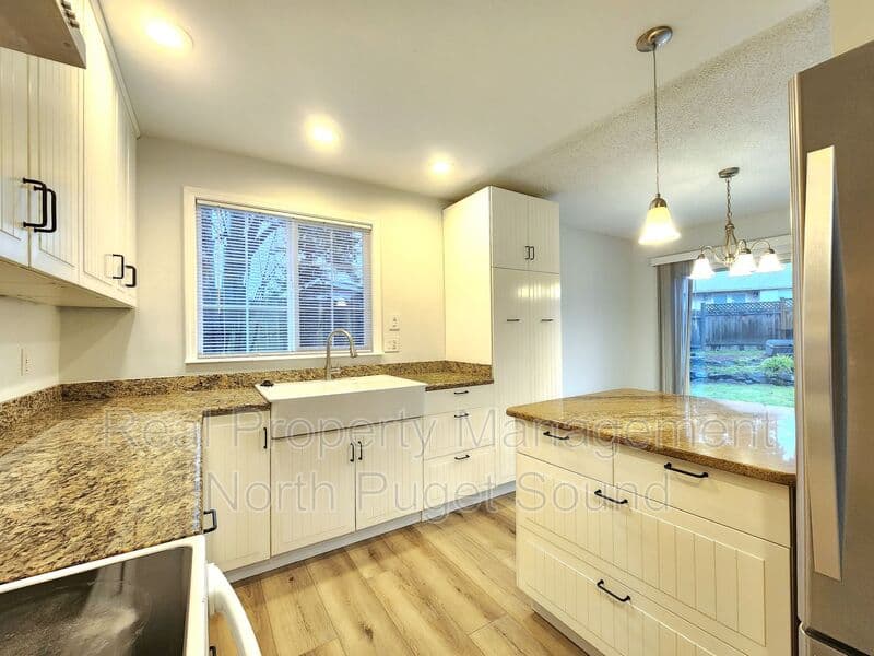 Lynnwood Condo: 13612 36th PL W