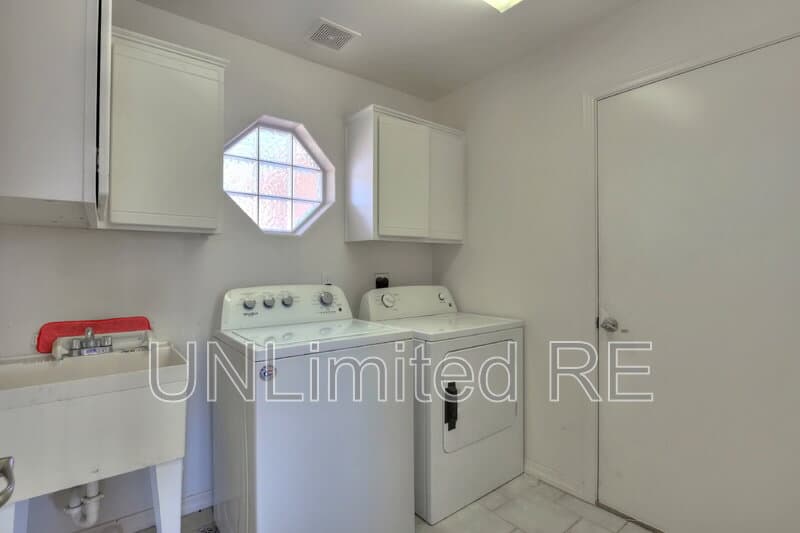 Lake Havasu City House: 304 Acoma Blvd S