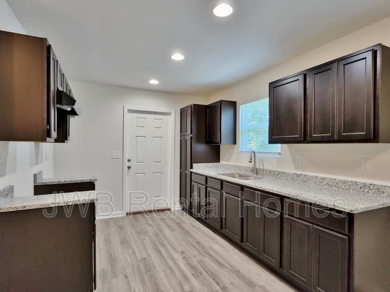 Jacksonville House: 2327 Janette St
