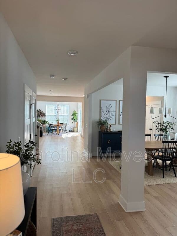 Woodruff House: 215 Fenwick Drive