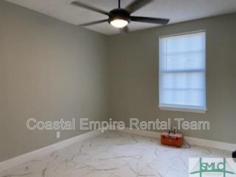 Savannah Condo: 1000 West 53rd Street - Lower Unit