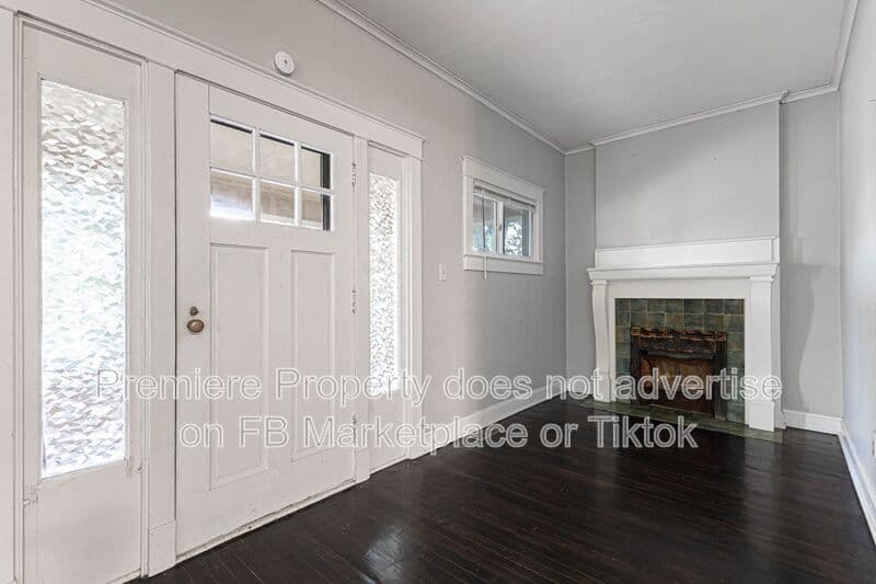 Independence House: 573 S Crescent Ave