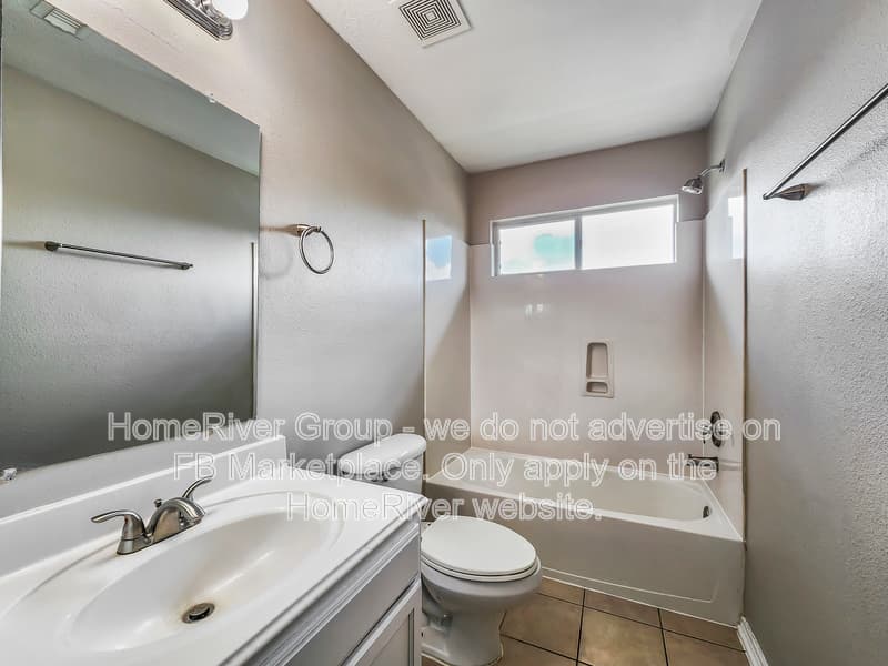 Houston House: 14007 Marners Ct