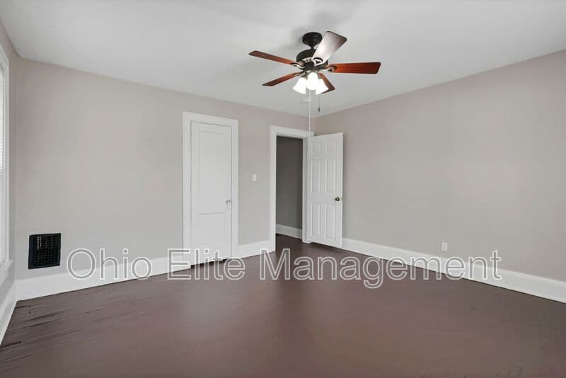 Columbus House: 2709 Sullivant Ave